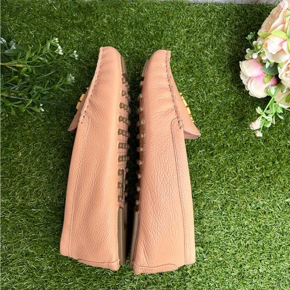 TORY BURCH EVERLY DRIVER LOAFER IN PINK MOON GOLD
BRASS LOGO SIZE 10.5 like new - Picture 14 of 17